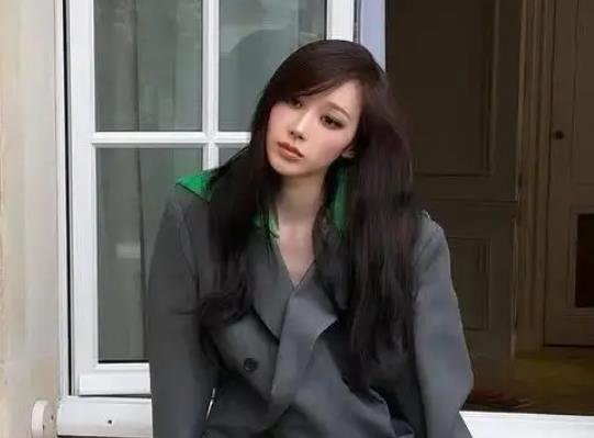 她因“惊艳蜕变”，引发整容猜测 