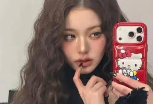 顶级女团成员面对男粉和女粉时，态度明显转变！