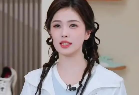 演员白鹿自曝“短短几天瘦了三斤”，呼吁健康第一 