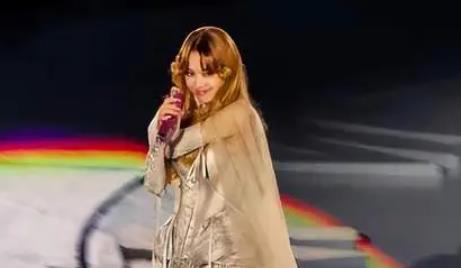 蔡依林演唱会出意外，她因道具故障差点被甩出去，现场视频曝光 