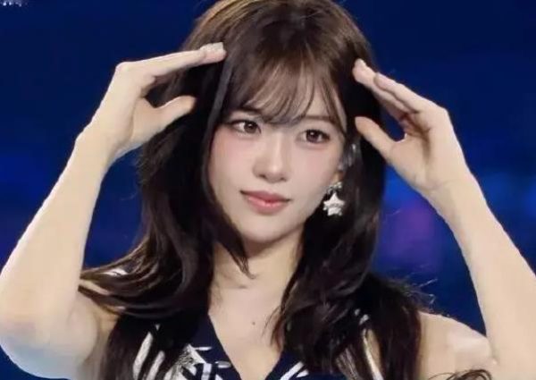 知名女团成员长发造型引热议，韩网友表示：核心是脸 