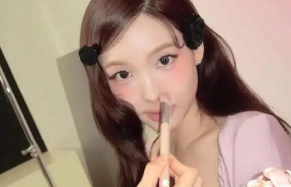 知名女团成员腿上现“淤青”？本人回应后，网友更无奈了！ 