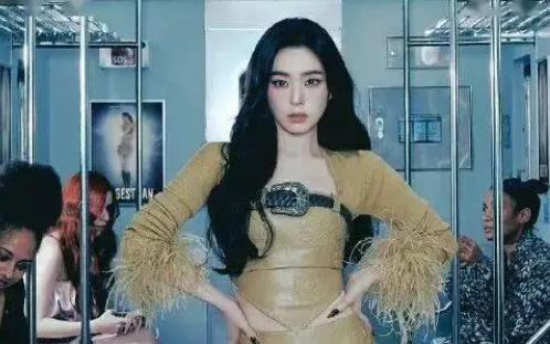 以“神颜”著称女团成员回归！主打曲MV公开，一改往日女团门面形象，化身掌控全局的时尚创意总监 