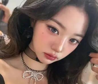 顶级女爱豆与顶级演员恋爱传闻疯传，迅速被网友澄清！ 