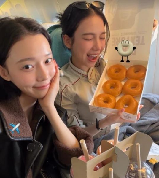 aespa成员Winter与Karina公开亲密双人照……“清纯终结者”对决