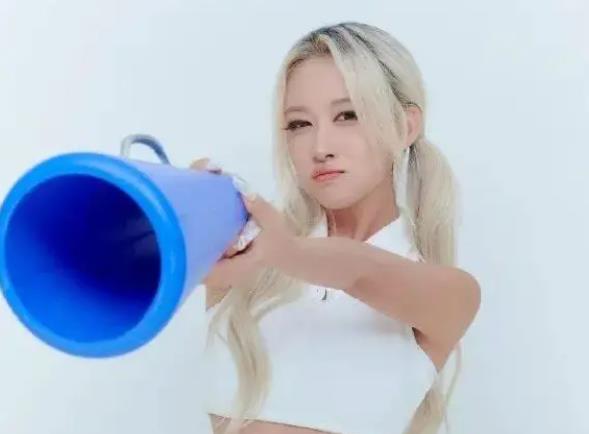 安吉丽娜·朱莉与布拉德·皮特的女儿，意外出现在韩女团新歌MV中，经纪公司居然不知情！ 