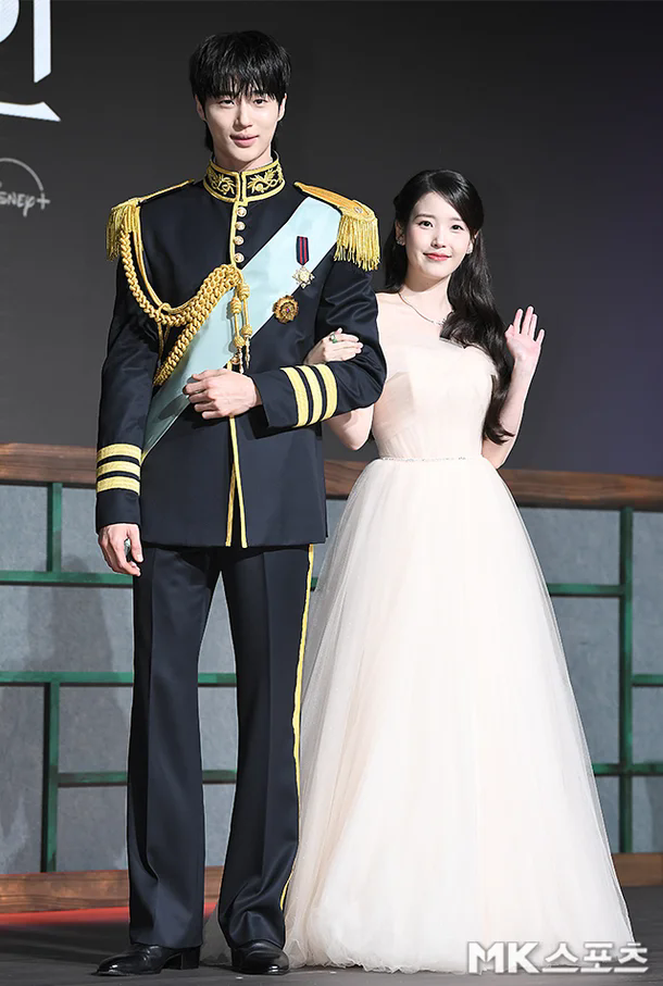 边佑锡IU，28厘米身高差演绎童话场景插图